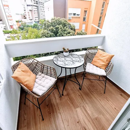 St3 Apartment Split